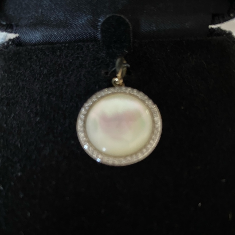 10k mother of pearl and diamond pendant.